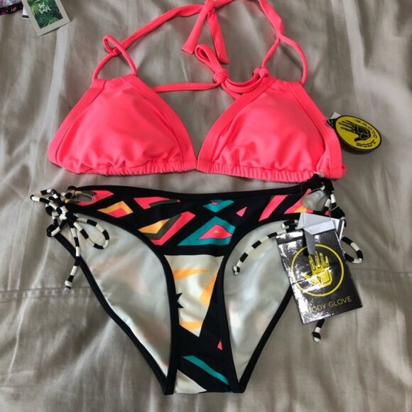 Body Glove Neon Pink Bikini Top with Geometric Bottom small top xsmall bottoms - Picture 1 of 10